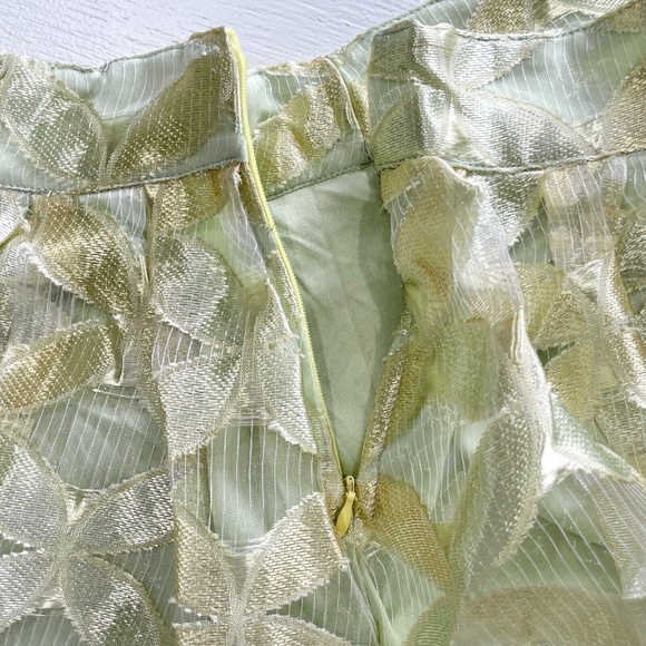 New LoveRiche Embroidered Sheer Overlay Full Mini Skirt Metallic Lime Size Large - Picture 9 of 12